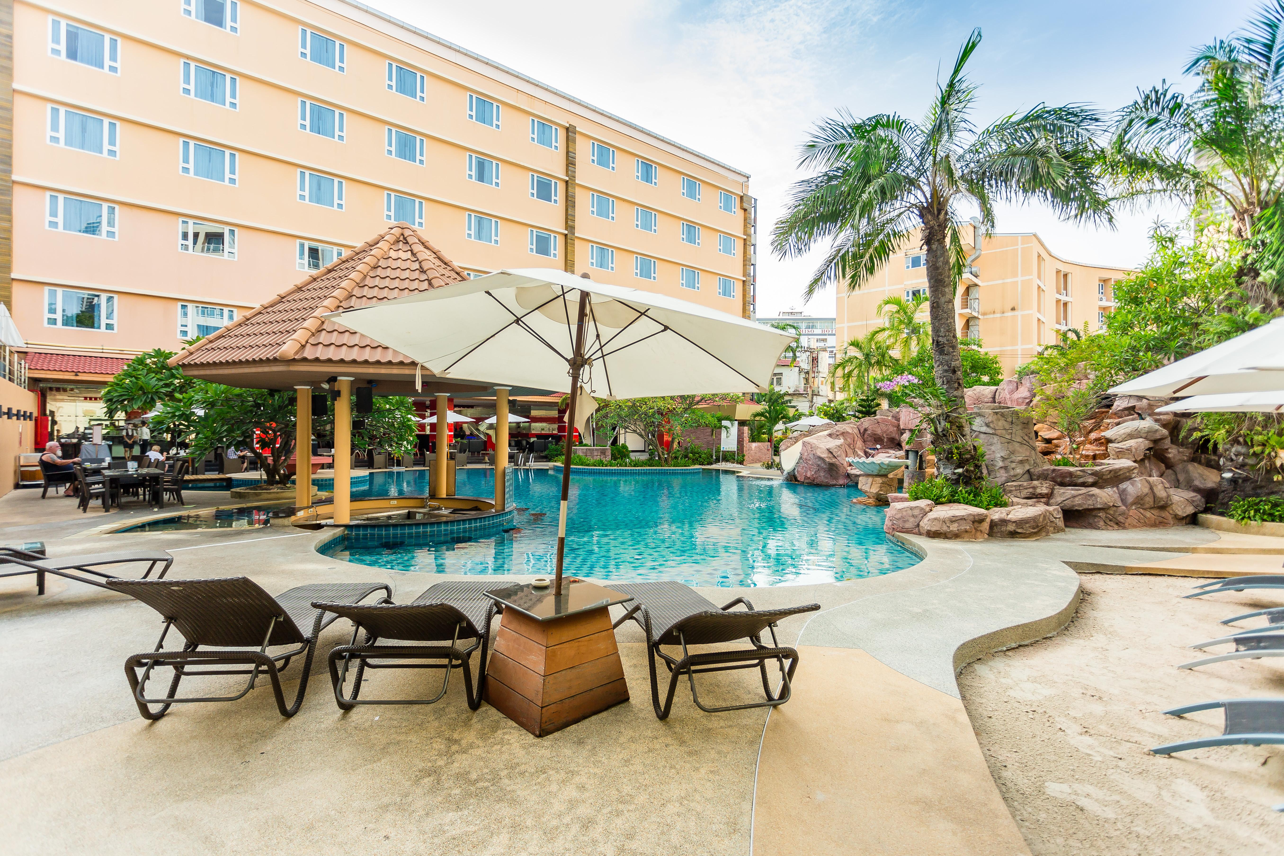 Nova Platinum Hotel Pattaya Exterior photo